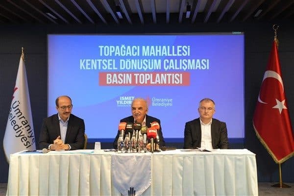 Ümraniye Belediyesi Kültür ve Sanat Merkezi’nde gazetecilerle bir araya gelen