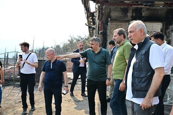 Bursa’nın Kestel, Gürsu, Orhaneli ve Harmancık ilçelerinde çıkan yangınlarda yüzlerce