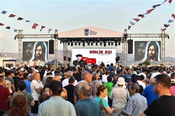 Sema töreni ve ünlü sanatçılar Sabahat Akkiraz, Erdal Beyazgül, Gökhan