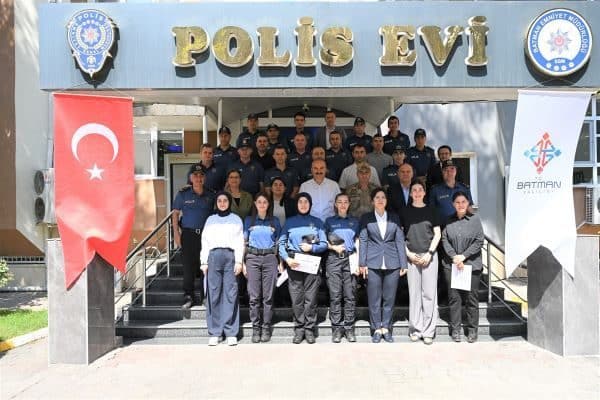 Emniyet personelinin moral ve motivasyonunu artırmak amacıyla düzenlenen programda personelle