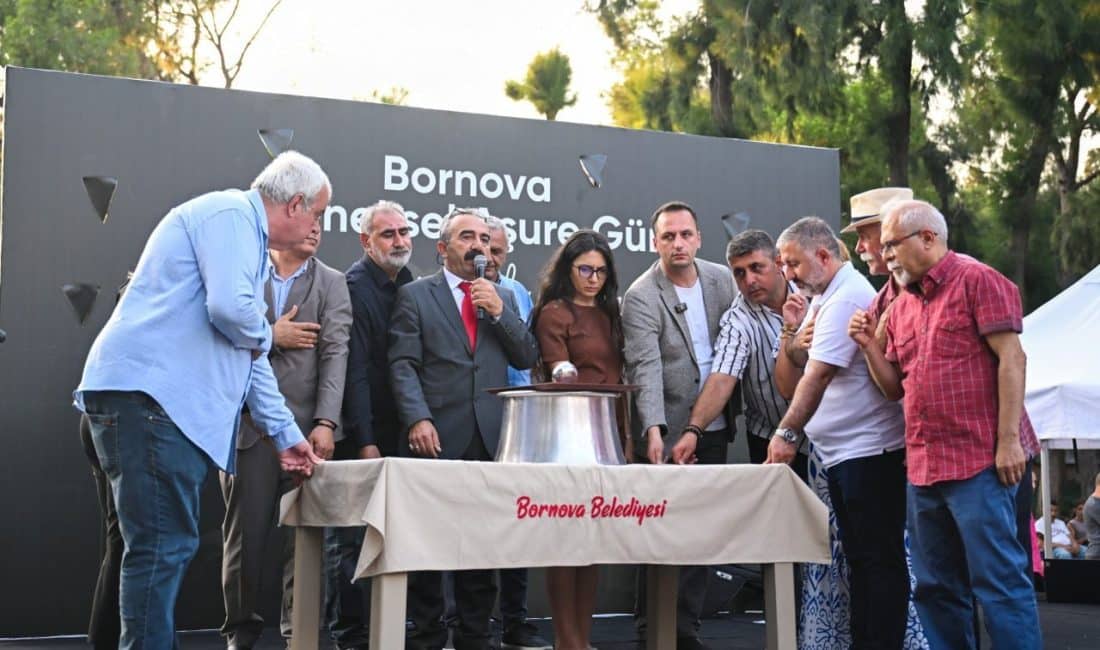 Bornova Belediyesi’nin, Alevi Güçbirliği Platformu işbirliğiyle düzenlediği büyük aşure etkinliği