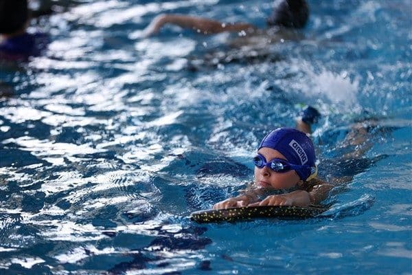 Buca Belediyesi Yarı Olimpik Yüzme Havuzu’nda gerçekleşen kurslardan bir ay