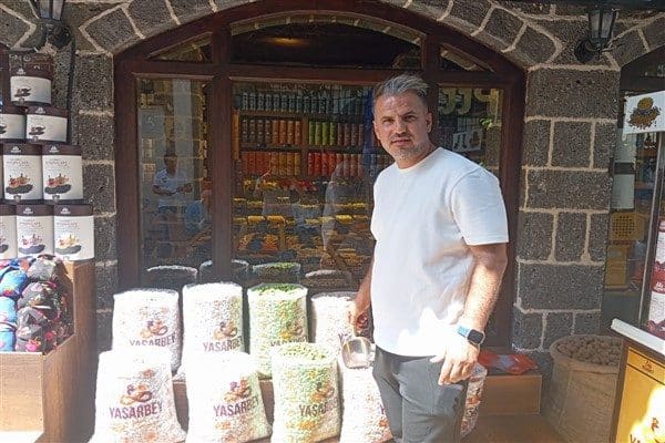 Budak, badem şekerinin üretiminde yalnızca köy bademinin kullanıldığını vurgulayarak, “Güneydoğu'da,