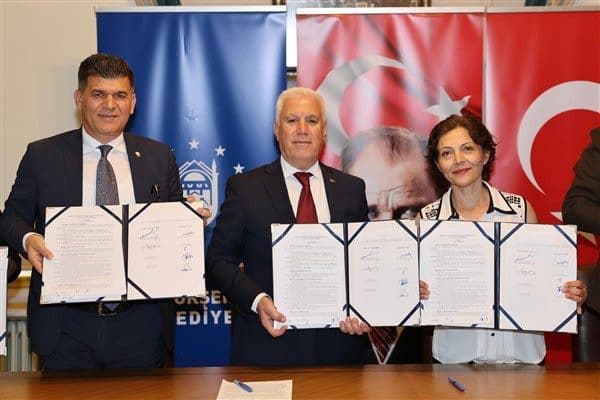Tarihi Belediye Binası’nda düzenlenen imza töreninde konuşan Büyükşehir Belediye Başkanı