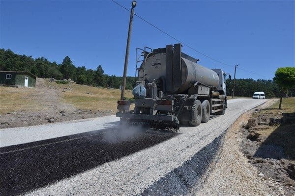 Ulaşım Dairesi Başkanlığı Yol Bakım ve Onarım Şube Müdürlüğü ekipleri,
