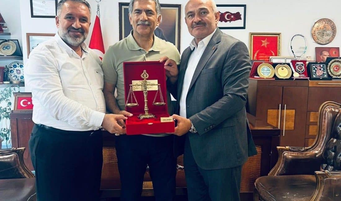 Bursa Pazarcılar Odası Başkanı Refik Aksu, beraberindeki heyetle birlikte Gemlik