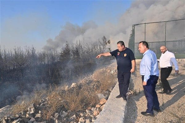 Manisa Büyükşehir Belediyesi İtfaiye Dairesi Başkanlığı’na bağlı 13 itfaiye aracı,