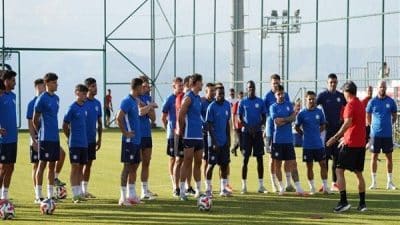 İlk antrenman saat 10.00’da teknik direktör İlhan Palut yönetiminde Palandöken