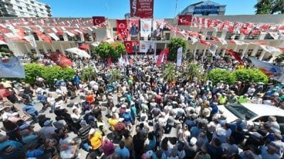 Gözaltına alınan Adana Büyükşehir Belediye Başkanı Zeydan Karalar için düzenlenen