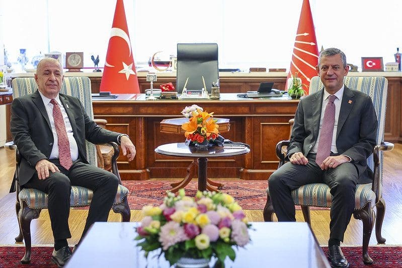 Cumhuriyet Halk Partisi (CHP) Genel Başkanı Özgür Özel, Zafer Partisi