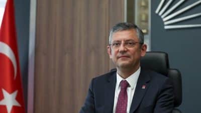CHP Genel Başkanı Özgür Özel, gazeteci-yazar Nihat Genç’in hayatını kaybetmesine