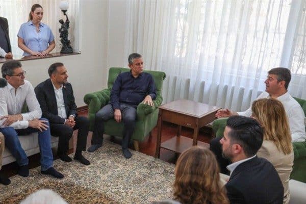CHP Genel Başkanı Özel, Adıyaman’da ev hapsinde bulunan Adıyaman Belediye