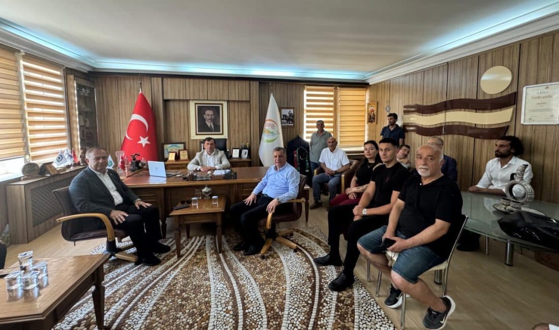 CHP Genel Başkan Yardımcısı Gökan Zeybek ve CHP Çanakkale Milletvekili