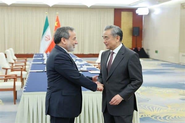 Çin Dışişleri Bakanı Wang Yi, İran’a egemenliğini ve onurunu koruma