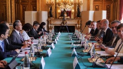 Çin Dışişleri Bakanı Wang Yi, dün Fransa’ın başkenti Paris’te Fransa