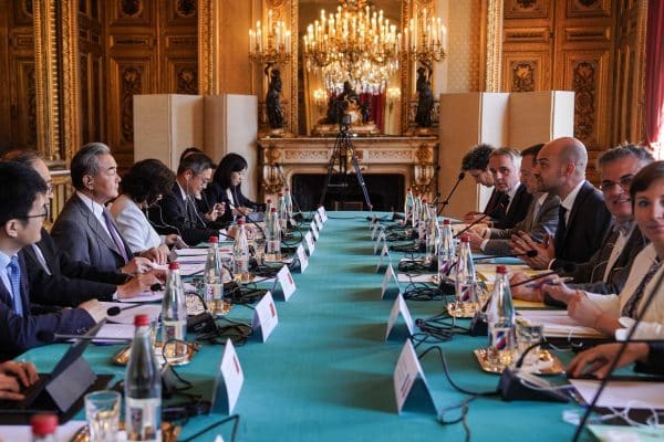 Çin Dışişleri Bakanı Wang Yi, dün Fransa’ın başkenti Paris’te Fransa