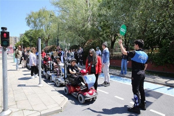 Atakent Mahallesi’nde hizmet veren park, 5-12 yaş arası çocuklara teorik