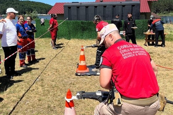 Afet müdahale kapasitesini artırmak amacıyla gerçekleştirilen kampta, farklı kategorilerde zorlu