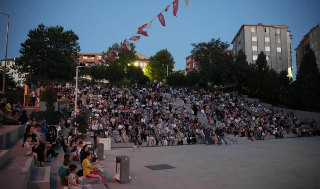 Çorlu Belediyesinin her yaz düzenlediği Açık Hava Sinema Günleri, bu