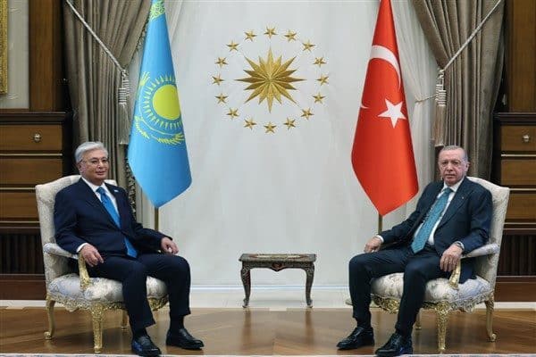 Cumhurbaşkanı Recep Tayyip Erdoğan, resmi karşılama töreninin ardından Kazakistan Cumhurbaşkanı Kasım