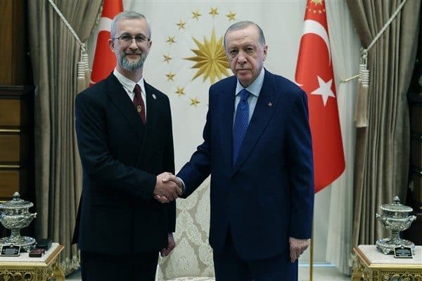 Cumhurbaşkanı Recep Tayyip Erdoğan, Ukrayna Büyükelçisi Nariman Celalov’u Cumhurbaşkanlığı Külliyesinde