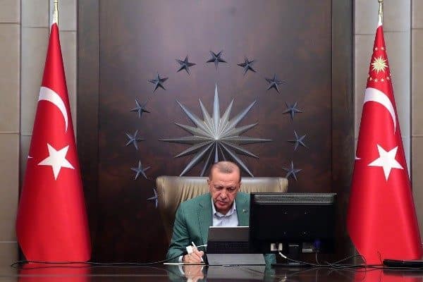 Cumhurbaşkanı Recep Tayyip Erdoğan, Cumhurbaşkanlığı Başdanışmanlarından ve Ekonomi Politikaları Kurulu