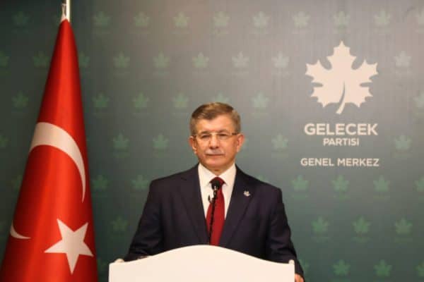 Davutoğlu, siyasetin iki temel ilke üzerine inşa edilmesi gerektiğini vurgulayarak bu