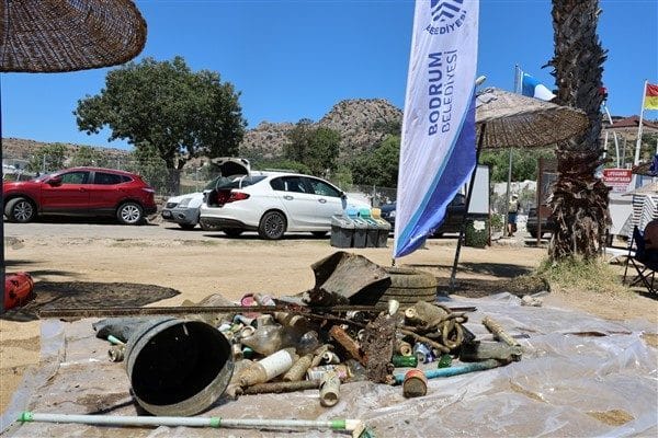 “Denize En Çok MAVİ Yakışır” sloganıyla Bodrum’un çeşitli koylarında gerçekleştirilen