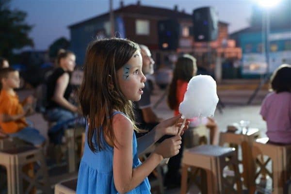 Öğrencilerin yaz dönemini dolu dolu geçirmesi için çeşitli etkinlikler düzenleyen