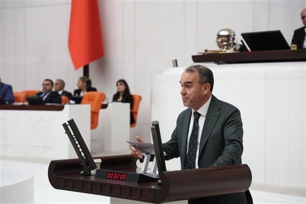 Ergin, konuşmasında Sakarya Nehri’nin nehir yatağının büyük ölçüde kuruduğunu, suya