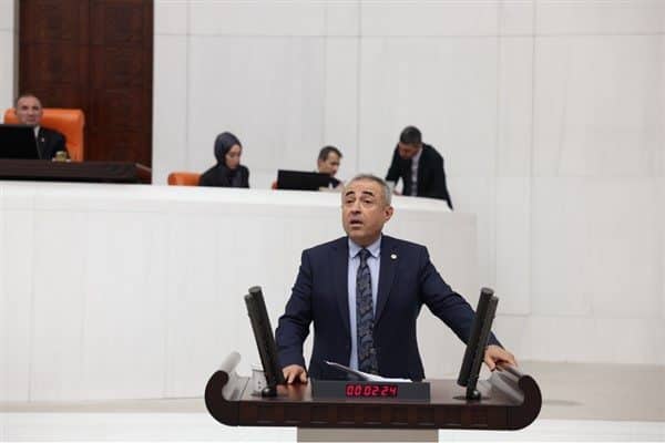 Deprem bölgesinde ruhsatsız ve izinsiz yapılaşmanın hızla arttığını vurgulayan Karatutlu,