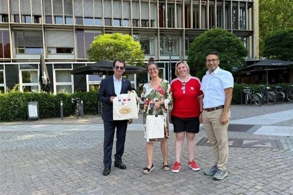 Ziyaret heyetinde, Üniversitenin Rektörü Prof. Dr. Kamuran Eronat ile Dış
