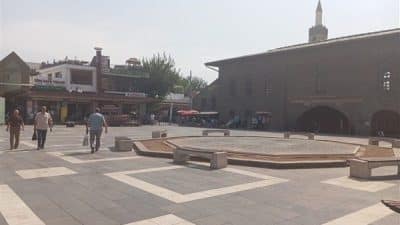 Diyarbakır’da kavurucu sıcaklar cadde ve sokakları boşalttı. Meteoroloji verilerine göre, 25