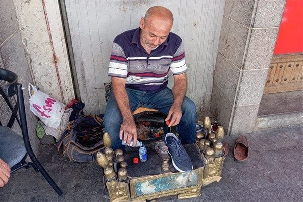 Seyyar olarak çalışan Çetin, mesleğinin zorluklarını ve gelinen noktayı Hibya