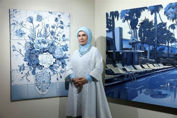 Cumhurbaşkanı Recep Tayyip Erdoğan'ın eşi Emine Erdoğan, atık denim kumaşlarının