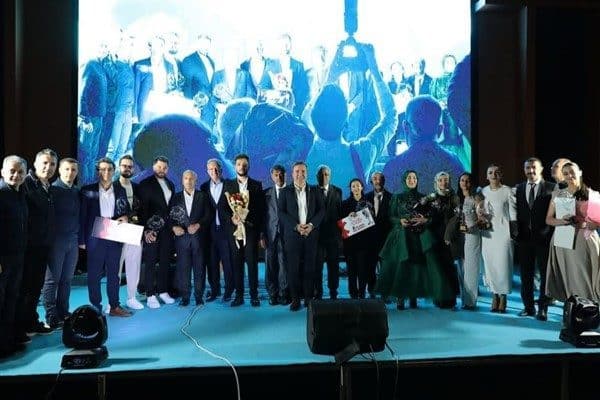 Dörtyol Meydanı’nda düzenlenen final konserine; Erzincan Valisi Hamza Aydoğdu ve
