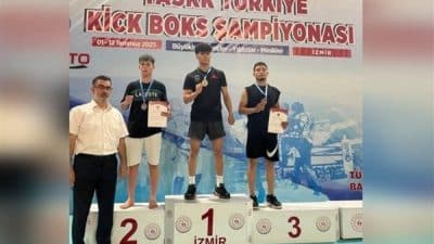 Erzincanlı sporcular, 1-8 Temmuz tarihleri arasında İzmir’de düzenlenen Kick Boks