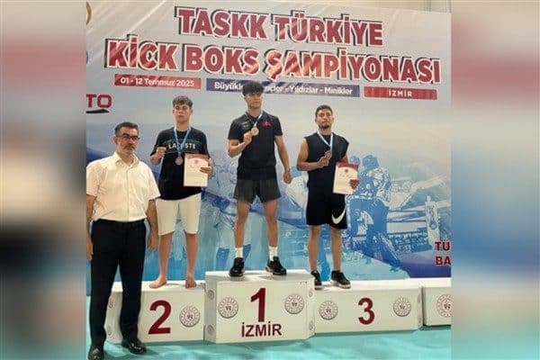 Erzincanlı sporcular, 1-8 Temmuz tarihleri arasında İzmir’de düzenlenen Kick Boks