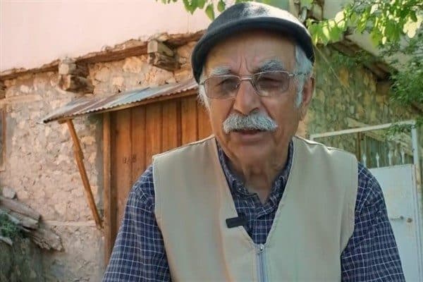 Mütevazı yaşamına müziği sığdıran Müslüm amca, geçmişin izlerini notalara taşıyarak