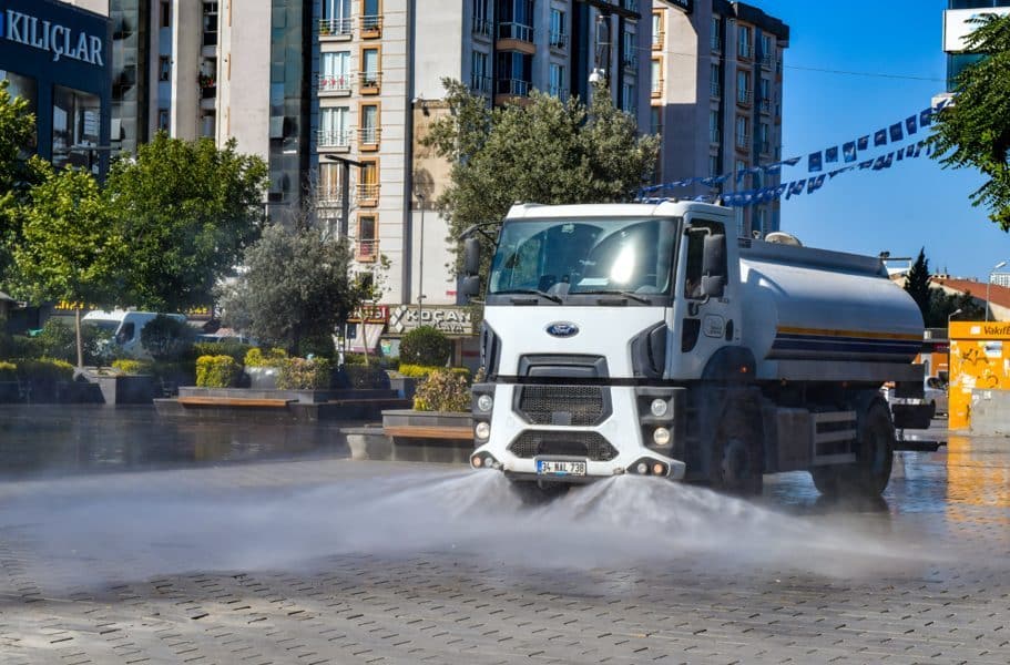Esenyurt Belediyesi, ilçede temizlik çalışmalarını aralıksız sürdürüyor. Temizlik İşleri Müdürlüğü
