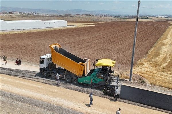 Büyükşehir Belediyesi Yol Yapım Bakım ve Onarım Dairesi Başkanlığı ekipleri,