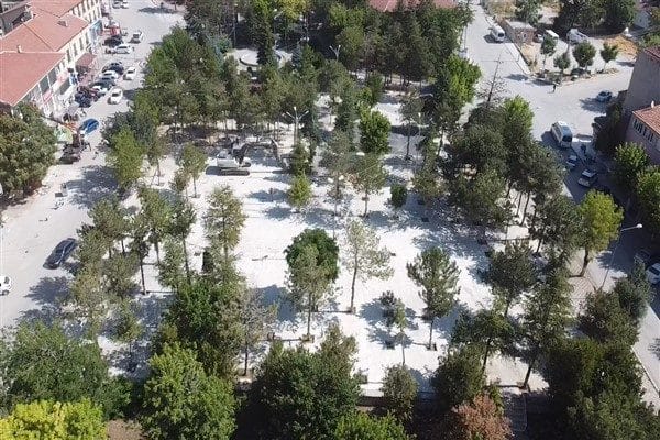 Projenin tamamlanmasıyla birlikte meydan, herkesin kolayca ulaşabileceği, yeşil alanların artırıldığı