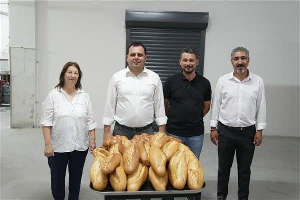 Fabrikada incelemelerde bulunan Dalaman Belediye Başkanı Sezer Durmuş’a Belediye Meclis