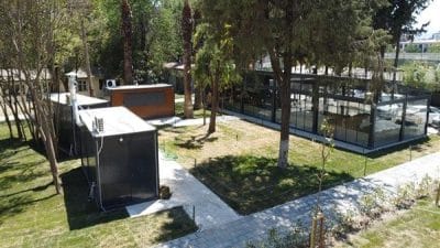 İzmir Büyükşehir Belediyesi Fırat Yılmaz Çakıroğlu Parkı’nda başlattığı yenileme çalışmalarını