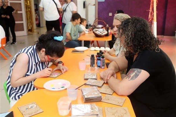 Tesis üyelerinin de bulunduğu şenlikte, katılımcılar birbirinden renkli etkinliklerle doyasıya