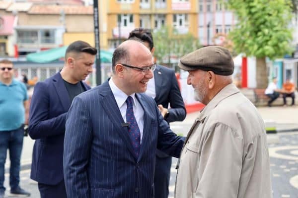 Ziyaret programına yeni görevine başlayan Görele Kaymakamı İbrahim Civelek’i makamında