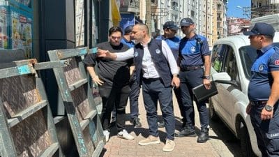 Vatandaşların yaya olarak kaldırımları güvenli ve rahat bir şekilde kullanabilmesi