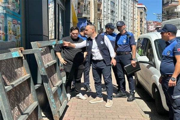 Vatandaşların yaya olarak kaldırımları güvenli ve rahat bir şekilde kullanabilmesi