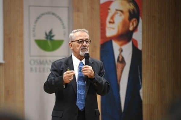 Prof. Dr. Görür, depreme ilişkin yaptığı açıklamada depremin Kumburgaz Fayı