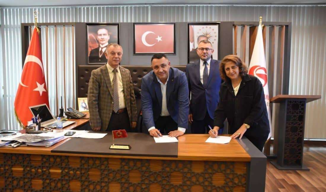Gümüşhane Belediye Başkanı Vedat Soner Başer’in makamında gerçekleşen imza törenine,